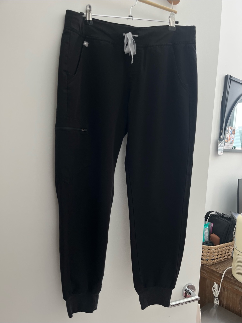 FIGS Zamora Jogger Scrub Pants - Black Medium Petite